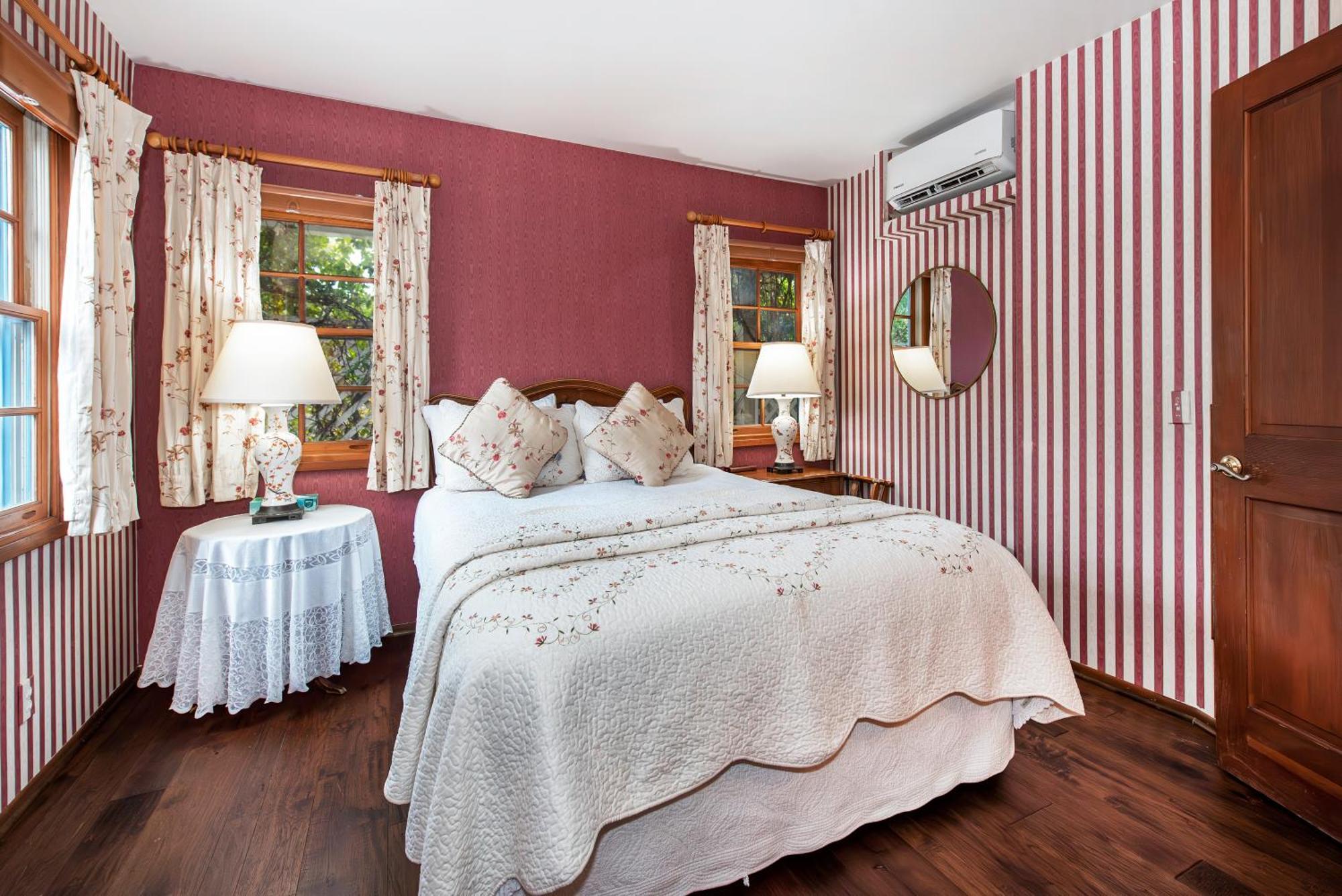 Jacaranda room,1646346623:JPEG