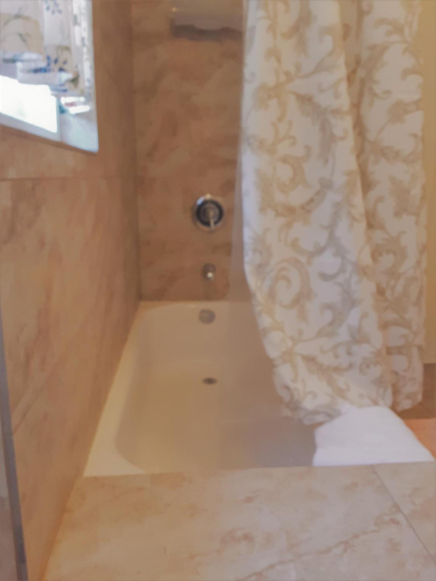 Standard Queen Room,775274515:JPEG