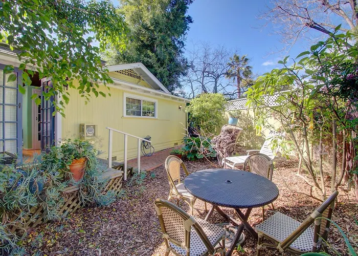 Secret Garden Inn & Cottages