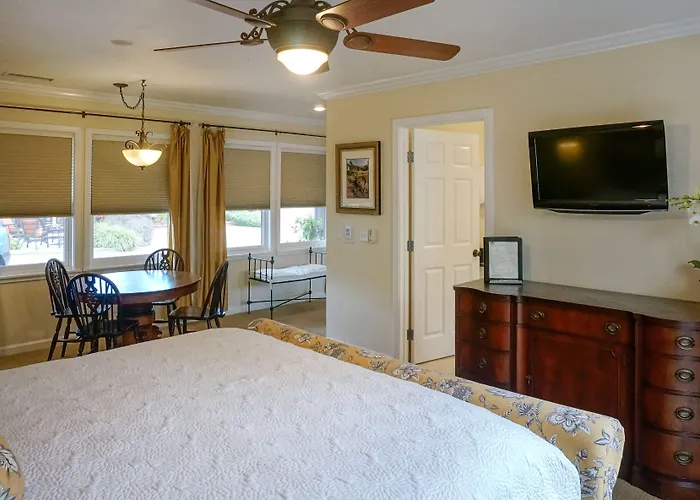 3 star hotel: Harbor House Inn